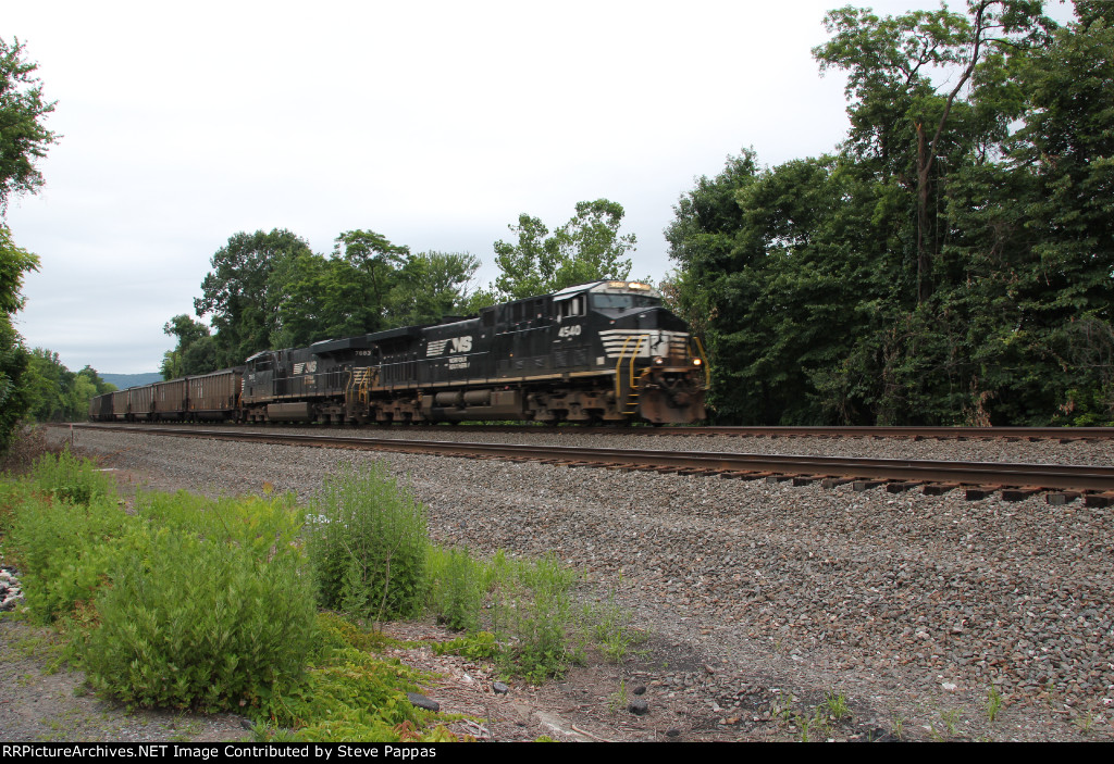 NS 4540 and 7683 take train 595 East